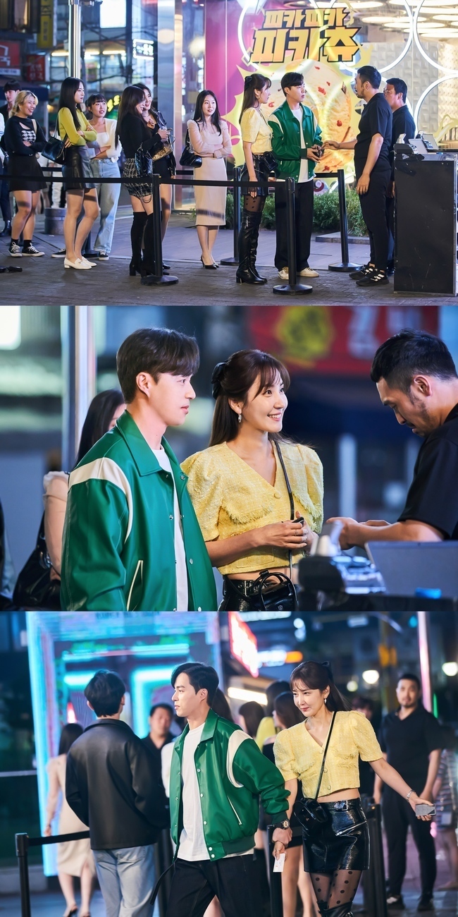 Sams Club Date scene in Oh Min-Seok and Shin Dong-mi will be unveiled.In the last broadcast of KBS 2TV weekend drama It\s Beautiful Nowplayplayed by Ha Myung-hee/director Kim Sung-geun), Yoon Jae-jae held a family meeting with Hae-jun (Shin Dong-mi) in mind and said, I am riding with my favorite person.Although I heard the pinjack of my mother, Kyung-ae (Kim Hye-ok), who said, I know why I can not marriage at age 40, Yoon Jae, Love Mugak, was just funny about Tikitakas excitement with Hae-joon.But Yoon-jae was hit by an unexpected difficulty: like him, Hae-joon, who had not had much experience in love, had a lot of Date romances in the drama.The first date proposed by the person who did so is to ride a bicycle.Despite Yoon Jaes warning that it should not be like a 20-year-old, it was such a riding that ran a mans waist in the back seat.Unlike Hae-joon, who enjoys the spring breeze with happy and enjoys the spring breeze, Yoon Jae, who stepped hard on the front seat for my favorite sister, tasted to die.In the end, Hae-joons eyes, which saw Yoon Jae who declared abandonment I can not do it, sparked.Among them, the next place in Haejuns Date Romance List seems to be Sams Club.A steel cut was released ahead of the main broadcast on May 21, with the two men ahead of Sams Club position.Yoon Jae, who looks younger by wearing a crop jacket with a waist, leather short pants, mesh stockings, long boots, and a fresh green jacket.Even if you look at the costume, you can feel the swollen expectation of the two.But the place where the two people are dancing in the preview video is Car Parking, where the lights flash.The faces of two people who are looking at each other and dancing the old dance are full of laughter.Age is a part of the expectation of an innocent and romantic date of a disaster couple, which is only a number.