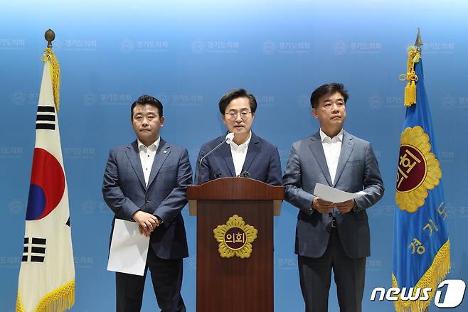 민주당 김동연 후보는 22일 경기도의회 브리핑룸에서 기자회견을 열고 "투기과열지구, 조정대상지역을 재조정 해야 한다"고 밝혔다. © 뉴스1