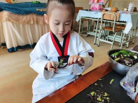 중국 교육부는 가을 신학기부터 초중교 9년 학생들을 대상으로 노동을 독립 과목으로 분리시켜 가르친다. [중국 바이두 캡처]