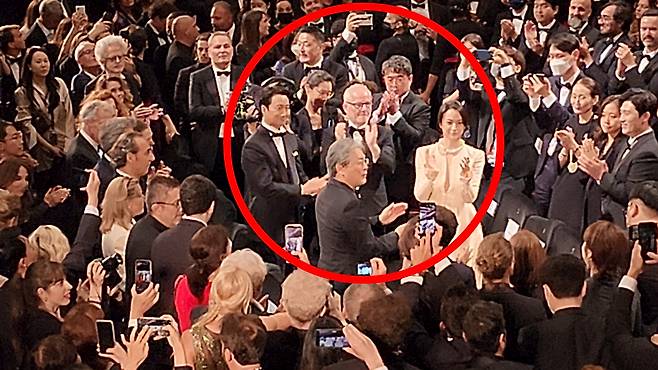 영화 '헤어질 결심' 공식 상영이 끝난 직후 뤼미에르 대극장 ⓒ김성현 기자