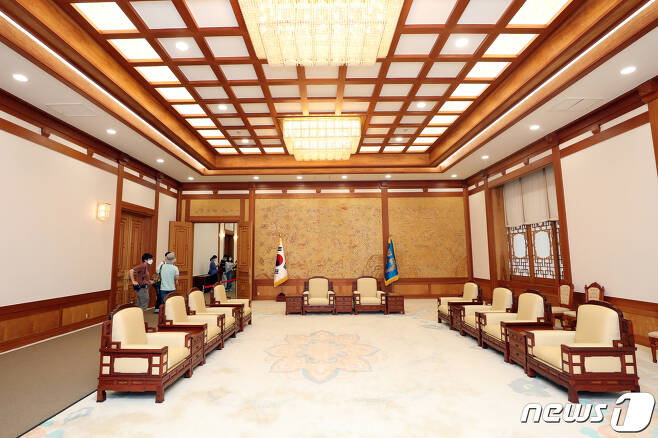 25일 오후 서울 종로구 청와대 본관 대통령 접견실이 언론에 공개되고 있다. 2022.5.25/뉴스1 © News1 황기선 기자