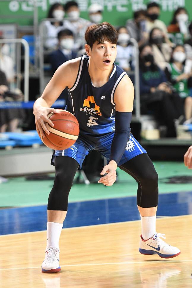 FA 허웅의 보상선수로 지명되면서 KCC를 떠나 DB로 향하게 된 유현준. 사진제공 | KBL