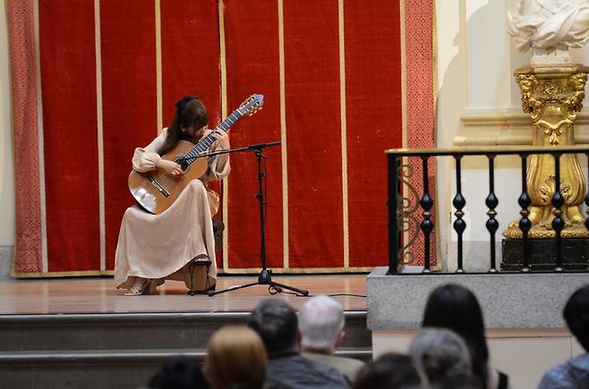 클래식 기타리스트 박규희. 2022.05.26. (사진=주스페인한국문화원 제공) photo@newsis.com *재판매 및 DB 금지