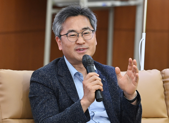 권기정 ㈜나르마 대표가 24일 대전 한국항공우주연구원(KARI)에서 열린 '제1회 국가연구소 기업가정신 토크콘서트' KARI편에서 창업사례를 발표하고 있다