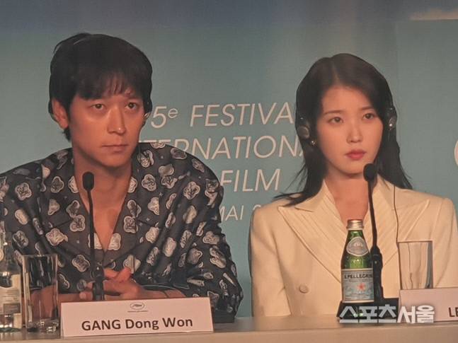 27일 오전(현지시간) 프랑스 칸에서 열린 영화 ‘브로커’ 기자회견에 참석한 배우 강동원과 이지은. 사진|조현정기자 hjcho@sportsseoul.com