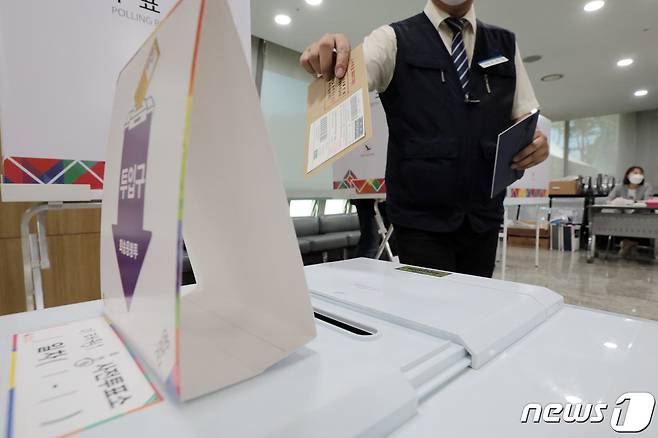 제8회 전국동시지방선거 사전투표 자료사진. /뉴스1
