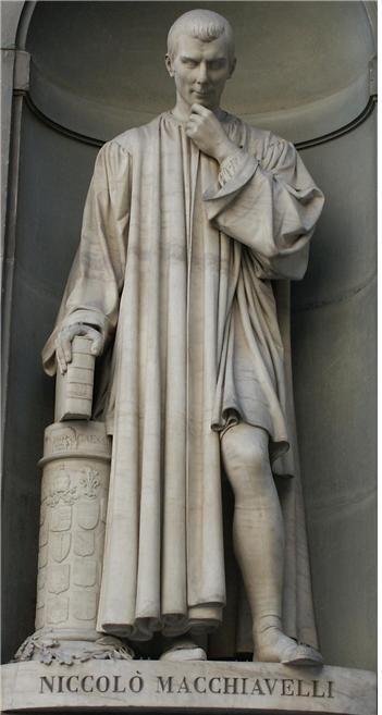 우피치 회랑에 있는 마키아벨리의 동상. 위키미디어 코먼스