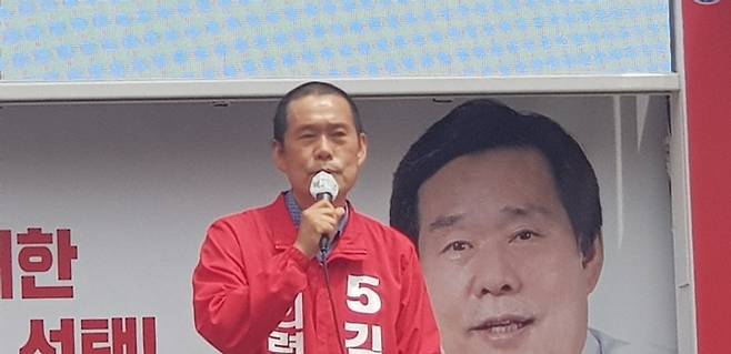 삭발한 무소속 김충규 후보 *재판매 및 DB 금지