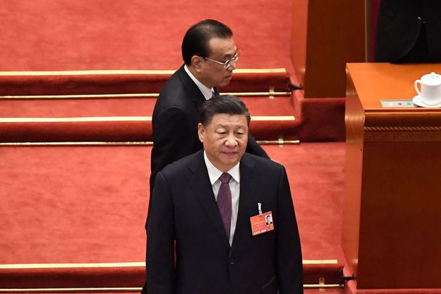 시진핑 중국 국가주석과 리커창 총리가 3월8일(현지시간) 베이징 인민대회당에서 열린 전국인민대표대회에 도착을 하고 있다.  /AFPBBNews=뉴스1