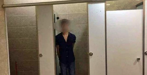 중국의 한 의대 캠퍼스 여자화장실에서 몰카 촬영 뒤 도주한 남학생에게 벌점 처분이 내려졌다.출처=바이두