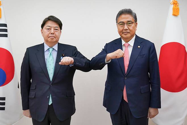 박진 외교부 장관은 후보자 때인 지난 9일 서울에서 하야시 요시마사 일본 외무상과 회담했다. /외교부 제공