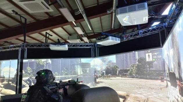 서울 한남대교 전투가 가상현실(VR) 공간 속에서 펼쳐지고 있다. 최세영 기자.