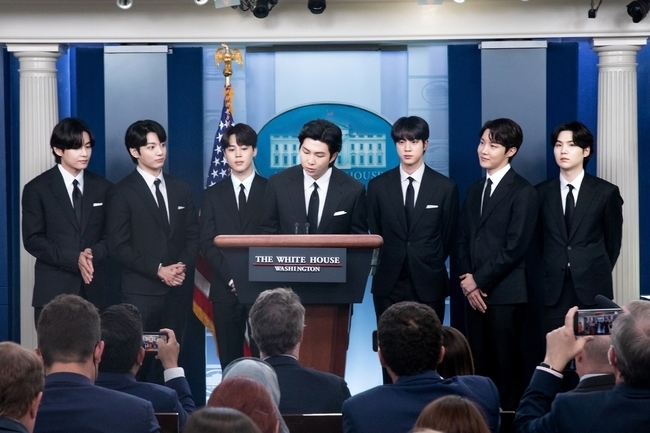 BTS enters the White House 