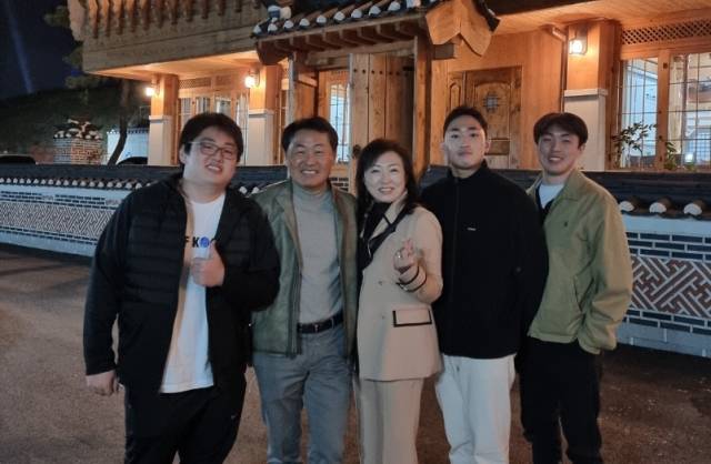 ▲김관영 전북도지사 당선인 가족사진 ⓒ당선인 제공