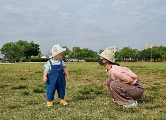 사유리가 아들과 함께 한강 나들이를 즐겼다. 사유리 SNS