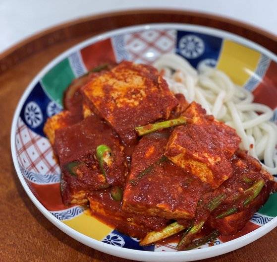 담백하고 매콤한 두부부루치기. 사진 이정웅