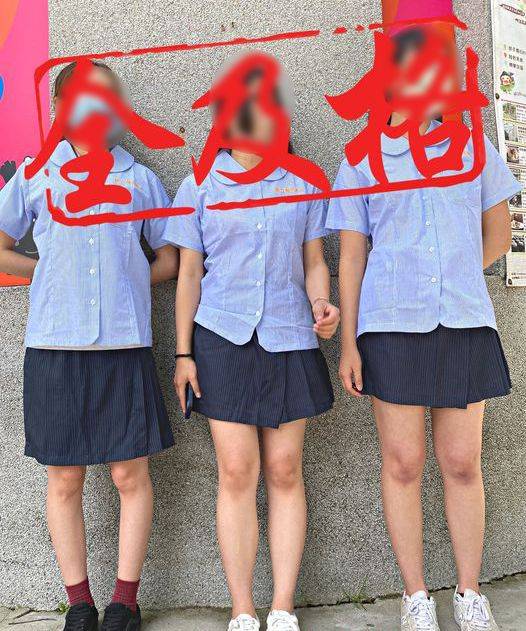 테마파크 측은 페이스북에 해당 사진을 올리며 두번째 사람이 착용하고 있는 치마가 ‘무릎 위 10㎝ 치마’라고 설명했다./대만 육복촌 페이스북