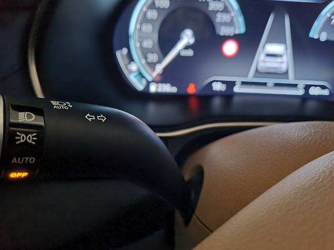 차량 등화장치 ‘꺼짐’(OFF)은 운전자 부주의나 실수가 대부분이지만, 그렇지 않은 경우도 있다.