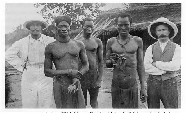 선교사인 해리스 부부는 1890년대부터 벨기에령 콩고를 여행하면서 고무농장에서 아프리카인이 착취당하는 현실을 사진으로 고발했다. 그린비 제공 한국일보 자료사진