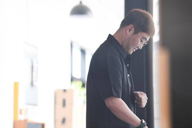 그는 말한다. "창작자가 정의할 수 있는 '좋은 콘텐츠의 원칙' 같은 건 없다고 생각해요. 판단은 독자가 하니까요." 김하겸 인턴기자