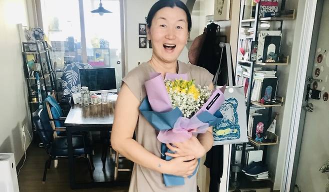 꽃은 늘 반갑다. 김비 제공