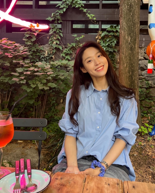 Group AOA member Seolhyun reveals lovely beautySeolhyun uploaded several photos of her recent history to her Instagram account on Tuesday.In the photo, there was a picture of Seolhyun sitting at a pretty outdoor table in the restaurant and having a relaxing time.The appearance of Seolhyun, who shows the essence of Hello, My Dolly Girlfriend, including a blue shirt and long straight hair, led to cheers from fans.On the other hand, Seolhyun appeared in Doa Hee in the cable channel TVN drama The Murderers Shopping List which last month.