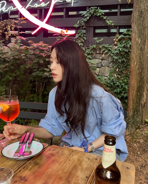 Group AOA member Seolhyun reveals lovely beautySeolhyun uploaded several photos of her recent history to her Instagram account on Tuesday.In the photo, there was a picture of Seolhyun sitting at a pretty outdoor table in the restaurant and having a relaxing time.The appearance of Seolhyun, who shows the essence of Hello, My Dolly Girlfriend, including a blue shirt and long straight hair, led to cheers from fans.On the other hand, Seolhyun appeared in Doa Hee in the cable channel TVN drama The Murderers Shopping List which last month.