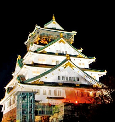 오사카성의 야경.