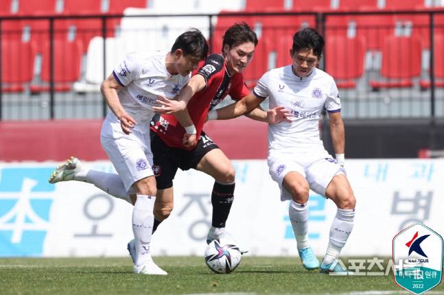 지난 4월 부천과 안양의 맞대결 모습. 제공 | 한국프로축구연맹