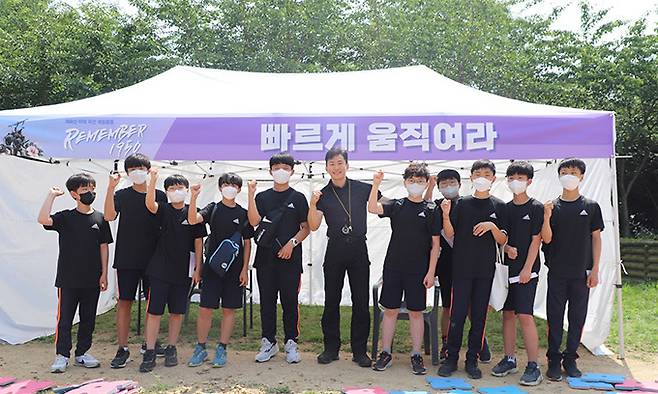 체험부스에서 707 이진봉과 학생들. 사진=서울지방보훈청