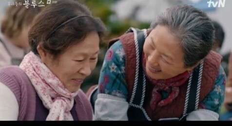 드라마 <우리들의 블루스> 한 장면. 티브이엔 제공