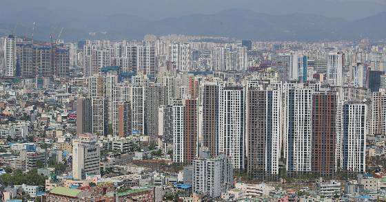 금리 인상 공포에 경기 아파트 매수심리가 23개월만에 최저치를 기록했다. /사진=뉴스1
