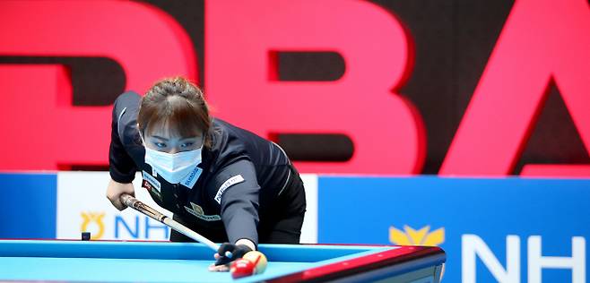 김민아가 지난 22일 프로당구 개막 투어 32강서 전체 조 1위로 16강에 진출했다. 사진은 지난 2020-21시즌서 경기하는 김민아. /사진=뉴스1(LPGA투어 제공)