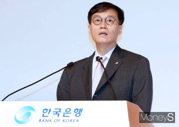 이창용 한국은행 총재가 조 전 경제부총리에 대해 "경제학자로서 물론이고, 한은 총재와 경제부총리를 역임하면서 한국경제 발전에 큰 족적을 남긴 분"이라고 평했다./사진=임한별 기자