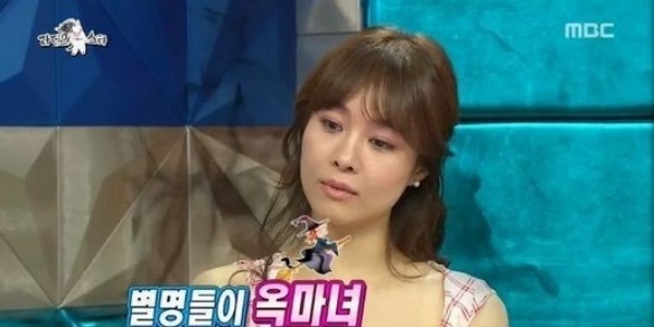 Ock Joo-hyuns past remarks in the entertainment industry are hot topic, as the so-called roofboard situation that went to the legal battle of Ock Joo-hyun and Kim Ho Young is causing a wave.Ock Joo-hyun appeared with Lee Ji-hoon and Shin Sung-rok on the MBC entertainment program Golden Fishery - Radio Star (hereinafter referred to as Radio Star), which was broadcast in June 2015.Actors who appeared on this day talked about the unexpected appearance of charismatic Ock Joo-hyun.Shin Sung-rok said of him, I grabbed my bottom with the Naked Kitchen towel and stuck it.I received vocalization lessons from Ock Joo-hyun to perform the song, and I used the Naked Kitchen towel to hold my tongue and practice vocalization in that state.Lee Ji-hoon said, I have felt this kiss, but I have thought about it. It is often a kiss god or a lips.One day, I was a little bit open. But Gim Gu-ra laughed at the conclusion that I would have done it to encourage the Ok Chairman to work hard. There was a reason why Gim Gu-ra called Ock Joo-hyun Ok Chairman.When Lee Ji-hoon and Shin Sung-rok talked about the musical Elisabeth casting between the two, Ock Joo-hyun said,  (the production company) asked me all this (both castings).It is not known whether the actual pyeong of Ock Joo-hyun led to casting, but it can be seen as a direct or indirect reference to the relationship between the production company and Ock Joo-hyun.Gim Gu-ra said to Ock Joo-hyun, who is understanding everything, In broadcasting terms, this is called Adama  (the head of the head. Kim Kook-jin said Odama .On the other hand, Kim Ho Young said on his SNS on the 14th, asaripan is an old saying.Now I am in a prison, he said, complaining about the casting of the 10th anniversary of Elizabeth.Ock Joo-hyun, who considered himself a target, sued Kim Ho Young.Ock Joo-hyun said through the SNS before the complaint, I have to be a person who teased the snout and fingers regardless of the fact.Then, the first generation of musical actors such as Nam Kyung-ju, Choi Jung-won, and Bakkalin said on the 22nd, Musical will go through a lot of processes until the audience meets, and each has a degree of self-position and work (road).Actor should concentrate on the original work of acting, not invading the unique authority of the production company, such as casting, the staff should focus on preventing the work from flowing for the convenience of some actors, and treat all actors equally, and the production company should make the best efforts and promises to the staff and the actor to keep the promise No, the statement said.In this statement, Jung Sun-ah, Jae Yeon, Kim So Hyun, Shin Young Sook, Lee Sang Hyun, Jo Kwon and other related staff members shared this statement on their SNS or expressed their support.On the other hand, there are voices of concern that cyberbullying (bullying on the Internet) surrounding Ock Joo-hyun is not.Radio Star broadcast captures, DB