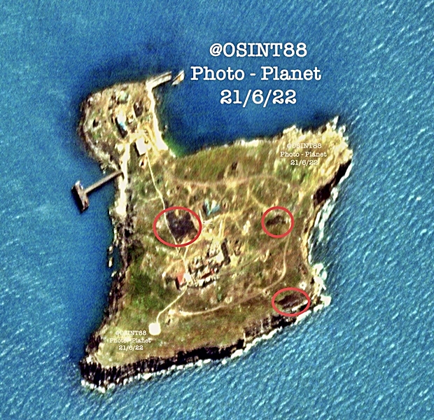 같은 날(21일) 촬영된 미국 위성영상기업 플래닛의 다른 인공위성 사진에서도 뱀섬에 있는 러시아군 3개 진지가 파괴된 것을 확인할 수 있었다.