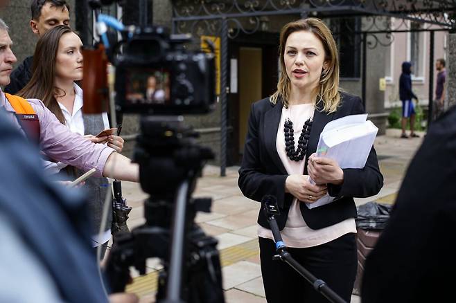 옥사나 칼리우스 우크라이나 검사는 예비심문에서 피해 여성이 사생활 우려를 이유로 비공개 재판을 요청했다고 취재진에게 전했다. / 그라티