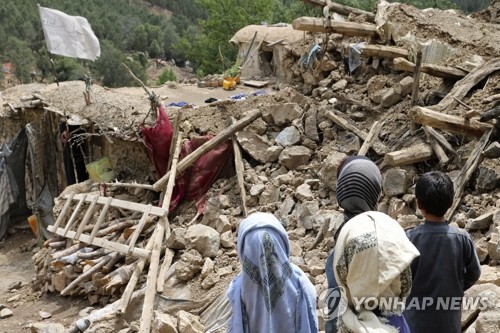 강진으로 파괴된 아프간 주택 [호스트 AP=연합뉴스]