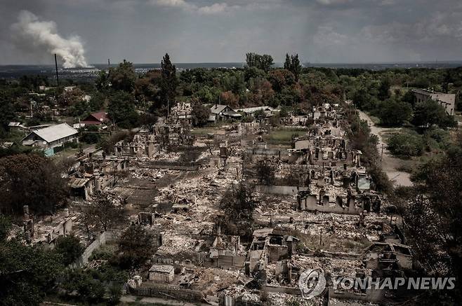 러군 무차별 포격에 초토화된 우크라 돈바스 마을 [AFP 연합뉴스 자료사진. DB 및 재판매 금지]