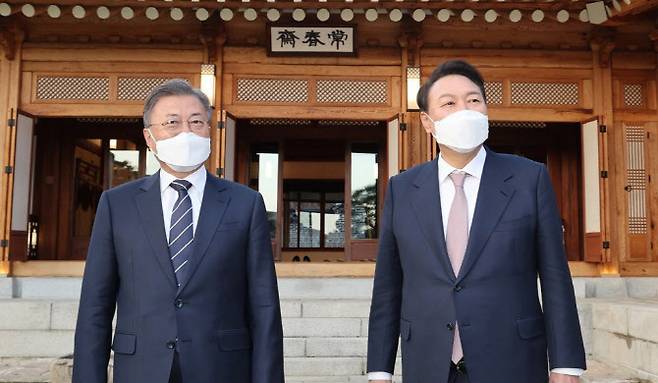 문재인 전 대통령과 윤석열 대통령.(사진=연합뉴스)