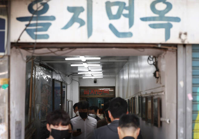 22일 서울 중구 충무로에 위치한 을지면옥이 손님들로 붐비고 있다.(사진=연합뉴스)