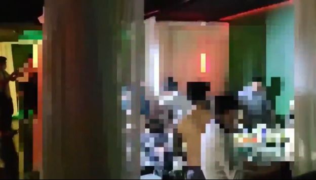 서울경찰청은 서울 강남에서 집단 성행위 클럽을 운영한 업주 등 3명을 현행범 체포했다고 25일 밝혔다. 사진은 단속된 클럽의 내부 모습. /서울경찰청 제공