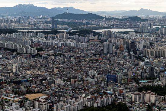 앞으로 생애 최초 주택 구입 시 주택 가격과 소득 제한 없이 누구든 취득세 감면 혜택을 받을 전망이다. (윤관식 기자)