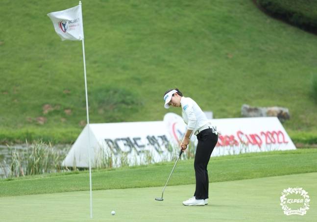 박민지가 24일 경기도 포천힐스CC에서 열린 'BC카드-한경 레이디스컵 2022' 1라운드 8번 홀에서 퍼팅하고 있다./사진=KLPGA