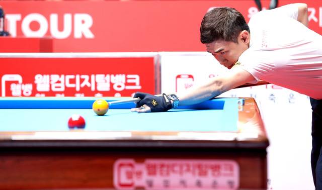 경기를 치르고 있는 정경섭, PBA 제공