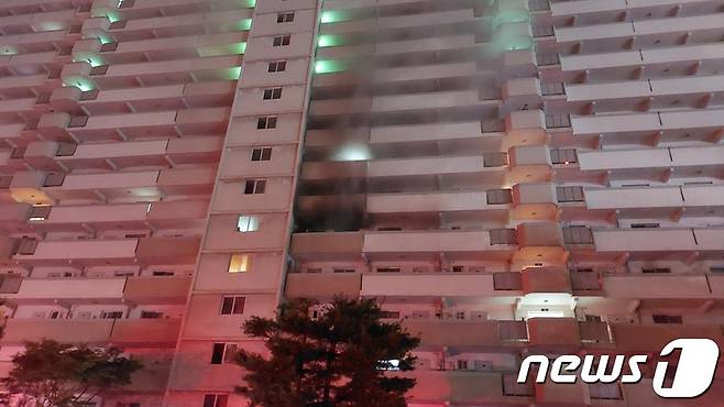안산시 상록구 월피동 아파트 화재. © 뉴스1