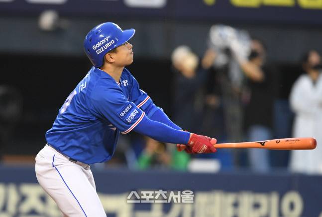 삼성 김헌곤이 15일 잠실구장에서 열린 2022 KBO리그 LG전에서 4회초 희생타를 치고 있다. 잠실 | 최승섭기자 thunder@sportsseoul.com