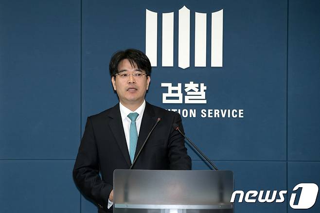 박재억 신임 경남 창원지방검찰청 검사장. 사진은 박 지검장이 지난 2018년 4월 서울중앙지방검찰청 강력부장 검사를 역임하던 시절 서울 서초구 서울고등법원 기자실에서 브리핑 하는 모습. 2018.4.18/뉴스1 © News1 DB