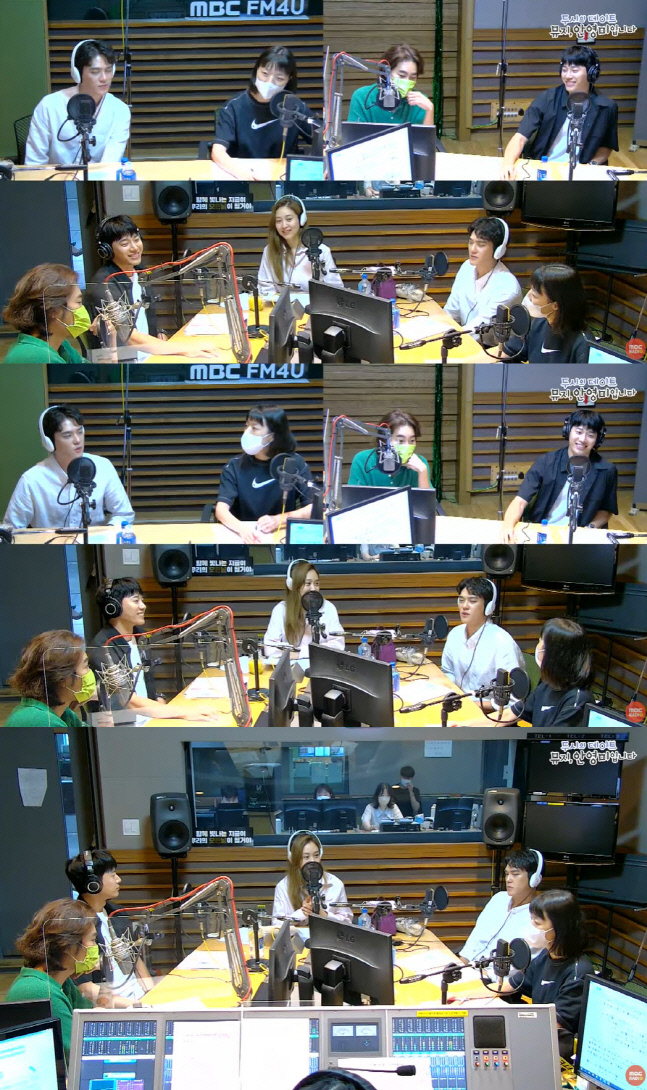 MBC FM4U Date Musie at 2 oclock, Its An Young Mi, which was broadcast on the 27th, featured the main characters of musical Matahari, Ock Joo-hyun, Kim Sung-sik and Yoon So-ho.In Matahari, which returned in five years, Ock Joo-hyun plays Matahari, Kim Sung-sik and Yoon So-ho play Armand.Ock Joo-hyun said of Matahari, When you search the portal, youll find an explanation for the real person. Its usually known as Spy.Without accurate evidence, a lot of speculations made her a scapegoat. She told the story of the first woman to die. Matahari is the third time this year. This production is over. Its a complete copy, Ock Joo-hyun said, expressing confidence.When I look at a performance, Im fascinated and persuaded, and when I look back on my life, I see a consensus that makes me feel impressed, crying, and reverberated.Those who have seen it just want to see it again.Ive learned a lot about costumes, but I was embarrassed to go around between the (wearing) staffs at first, he said, and there are a lot of Exposure costumes, and there are lines about the bra.But on stage, my body is the body of the audience. The staff is embarrassed. When I dance, my heart is the main character. Ock Joo-hyun recently said, Asaripan is an old saying.Now, it is suspected that Kim Ho Youngs musical Elizabeth was involved in the selection of the 10th anniversary performance cast.As public opinion deteriorated, Kim Ho Young and two netizens were sued, but after the announcement of the first generation of musical statements, Kim Ho Young dropped the charges and dismissed the controversy.The show was the first time he had reconciled with Kim Ho Young, who was interested in giving further explanations, but did not comment on the controversy.He also did not lose his smile throughout the broadcast.On the other hand, Kim Ho Young also appeared as a guest on SBS Power FM Hwa-Jeong Chois Power Time on the same day.DJ Hwa-Jeong Choi expressed his welcome, saying, I was worried about (Kim) Ho-young today, but it feels brighter and brighter than I thought.Kim Ho Young responded with a pleasant greeting.Photo Capture a visible radio broadcast screen
