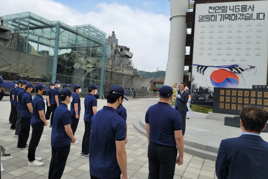 배덕효 세종대 총장이 국방시스템공학과 학생들 앞에서 추모사를 하고 있다. 세종대 제공